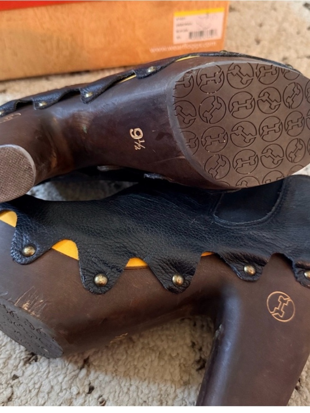 Flogg Deborah Black Leather Platform Ankle Clogs with Sculpted Wood Heel - Picture 3 of 7